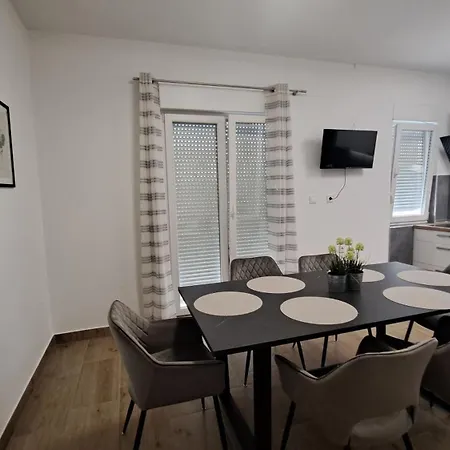 Zdravka G Apartment Primosten